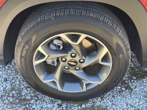 Used 2025 Chevrolet Trax LT w/ LT Convenience Package image 31