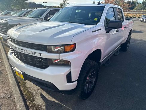 Used 2020 Chevrolet Silverado 1500 Custom w/ Custom Value Package AWD/4WD image 1