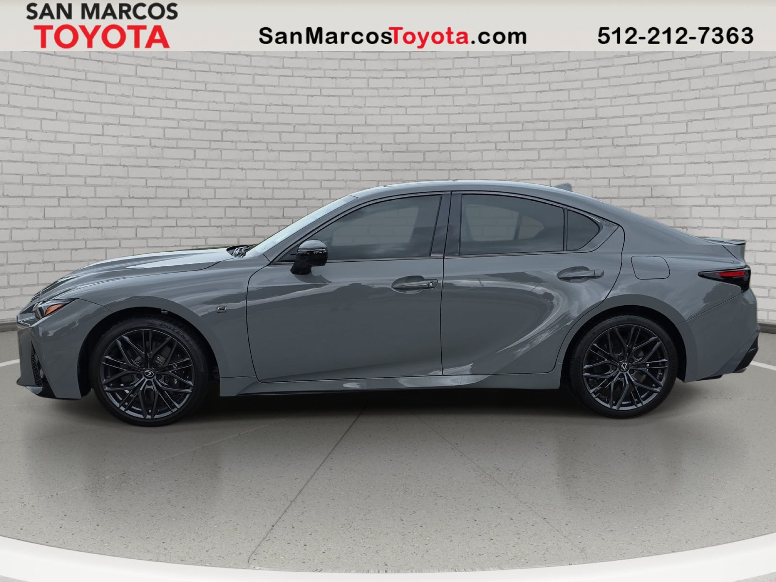 Used 2025 Lexus IS 500 RWD image 9