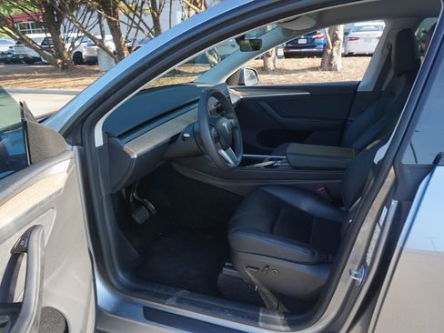 Used 2024 Tesla Model Y Long Range AWD/4WD image 2
