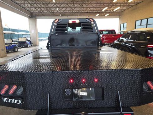Used 2025 Ford F550 4x4 Crew Cab w/ XLT Value Package image 3