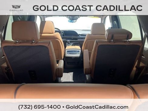 Used 2023 Cadillac Escalade Premium Luxury AWD/4WD image 16
