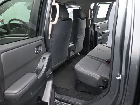 Used 2023 Nissan Frontier SV image 16