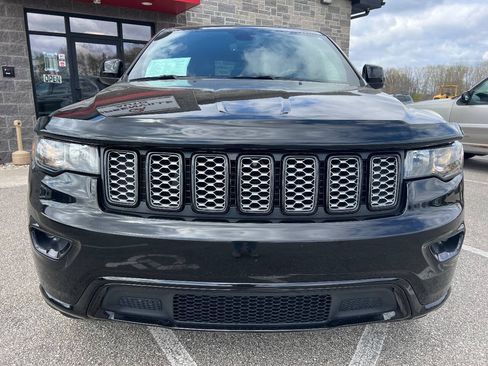Used 2019 Jeep Grand Cherokee Altitude AWD/4WD image 2