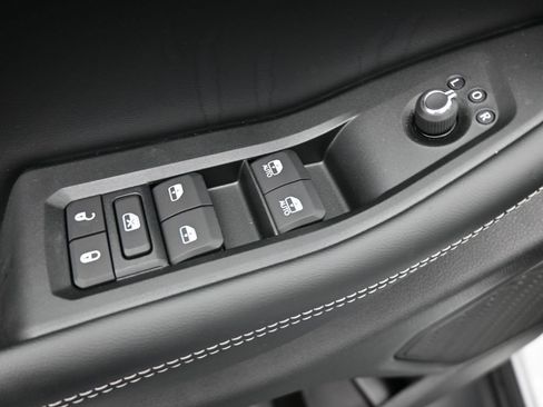 New 2025 Jeep Grand Cherokee Altitude image 13