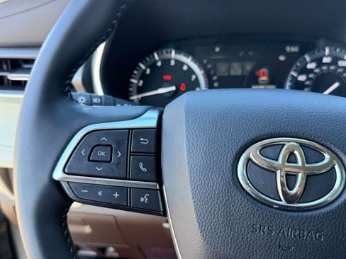 Used 2021 Toyota Highlander XLE image 30