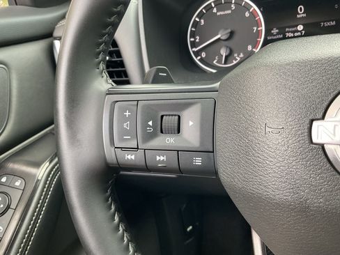Used 2025 Nissan Rogue SV FWD image 28