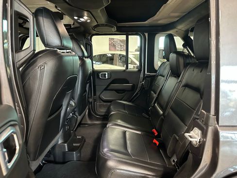 Used 2021 Jeep Wrangler Unlimited Sahara image 34