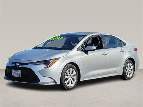 Used 2022 Toyota Corolla LE image 4