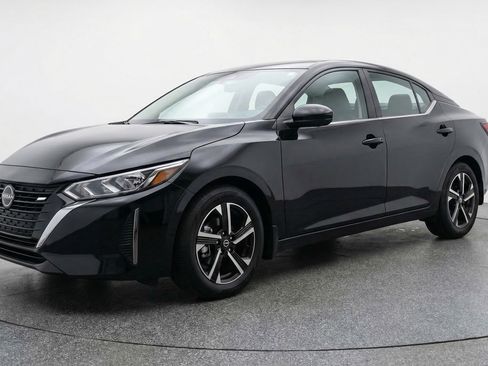 Used 2025 Nissan Sentra SV image 3