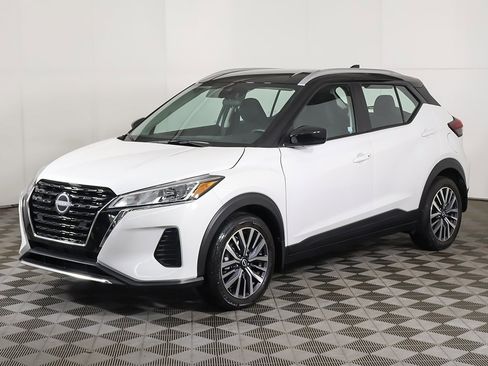 Used 2023 Nissan Kicks SV image 6