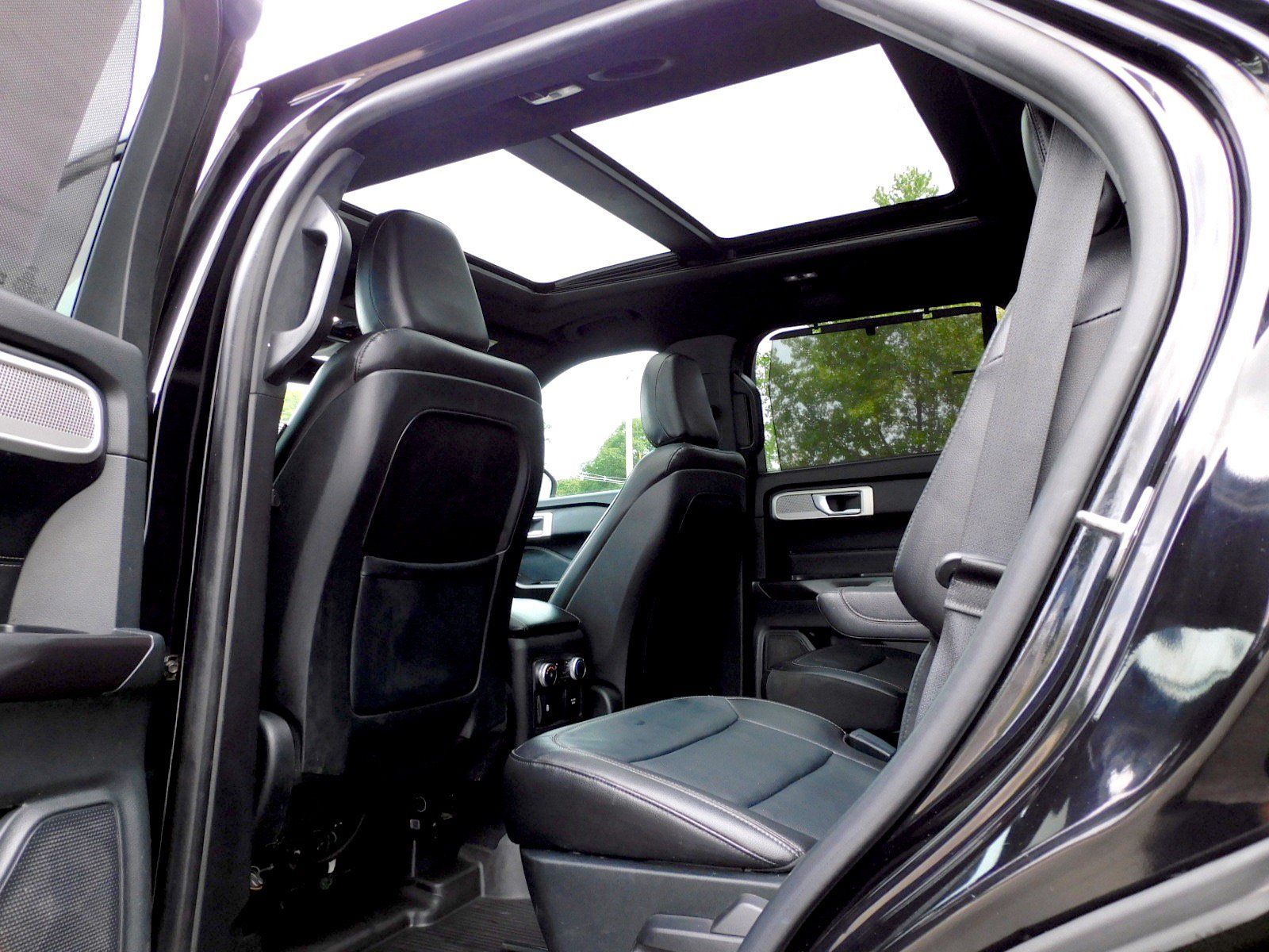 Used 2020 Ford Explorer Limited RWD image 15