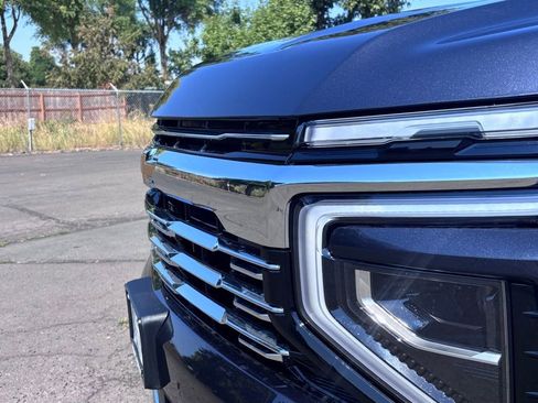 New 2025 Chevrolet Suburban Premier w/ Sun And Tow Package image 4