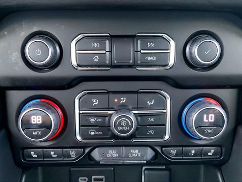 Used 2023 Chevrolet Tahoe Premier image 35