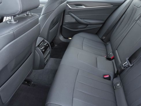 Certified 2023 BMW 530i xDrive w/ Premium Package image 38