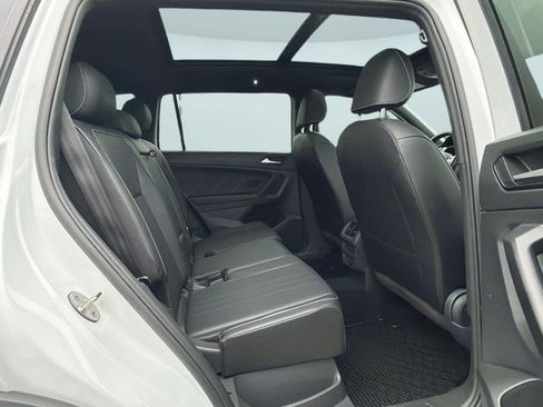 Used 2022 Volkswagen Tiguan SE R-Line AWD/4WD image 28