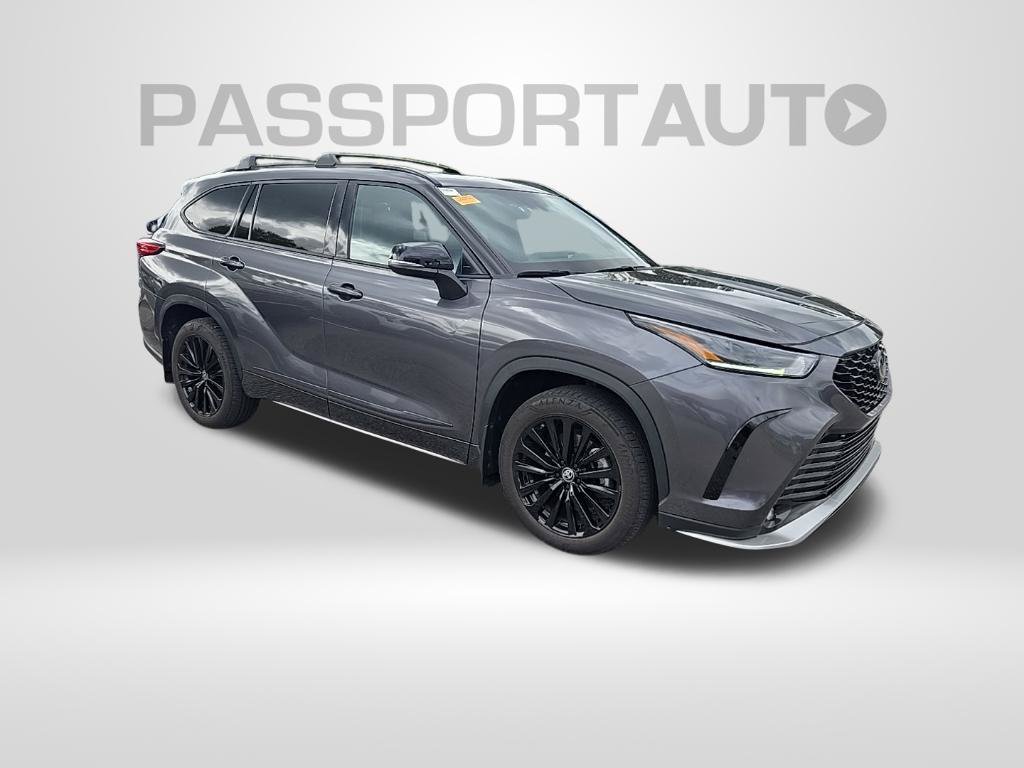 Used 2023 Toyota Highlander XSE AWD/4WD image 2