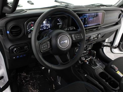 Used 2025 Jeep Wrangler Unlimited Rubicon 4xe AWD/4WD image 8