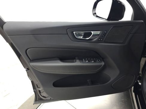 Used 2025 Volvo XC60 T8 Ultra AWD/4WD image 12