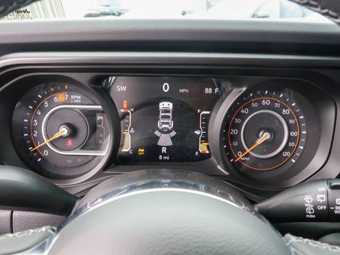 New 2026 Jeep Wrangler Unlimited Sahara AWD/4WD image 25