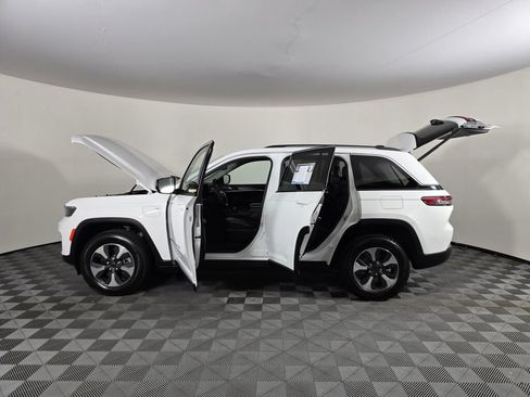 Used 2023 Jeep Grand Cherokee 4WD 4xe image 16
