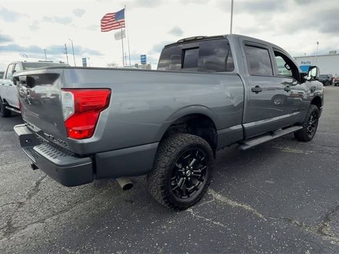 Used 2019 Nissan Titan SL w/ Midnight Edition image 8
