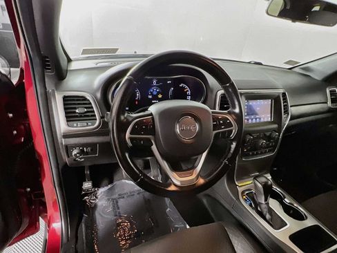 Used 2021 Jeep Grand Cherokee Laredo AWD/4WD image 11
