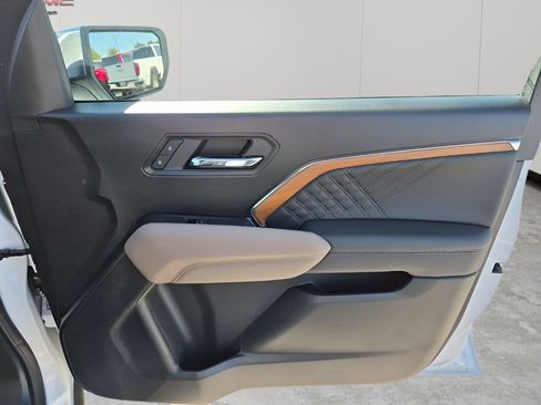 New 2026 GMC Canyon Denali AWD/4WD image 15