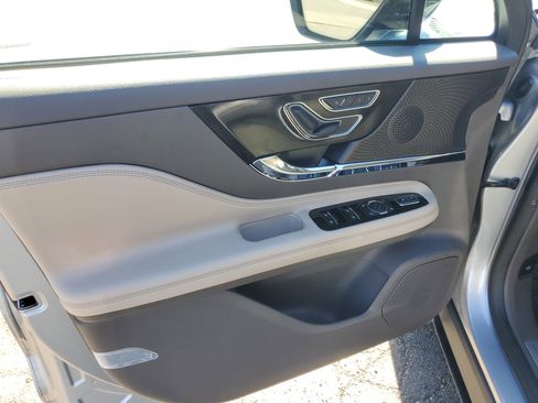 Used 2023 Lincoln Corsair Reserve w/ Equipment Group 201A image 10