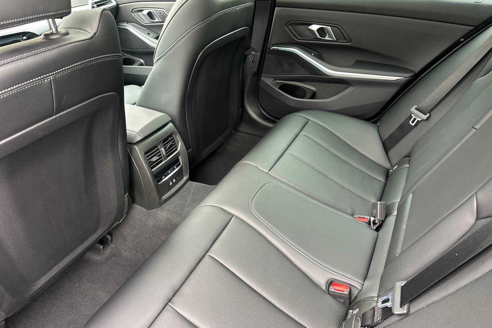 Used 2026 BMW 330i Sedan w/ Convenience Package RWD image 15