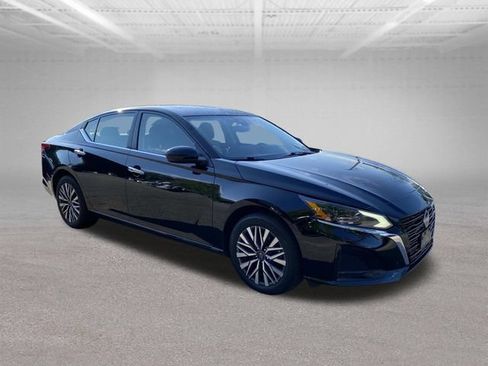Used 2023 Nissan Altima 2.5 SV w/ SV Premium Package AWD/4WD image 4