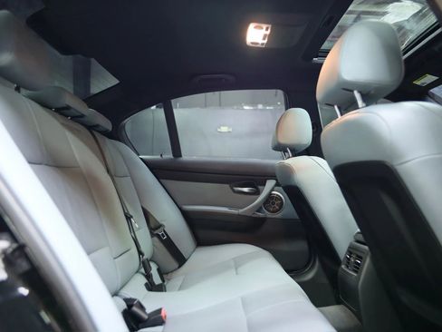 Used 2011 BMW M3 Sedan image 28