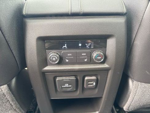Used 2023 Chevrolet Traverse Premier AWD/4WD image 18