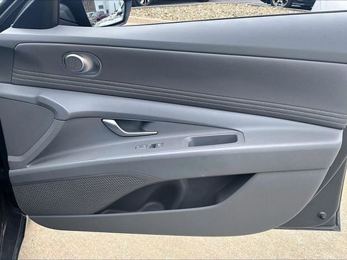 Used 2025 Hyundai Elantra SEL FWD image 28