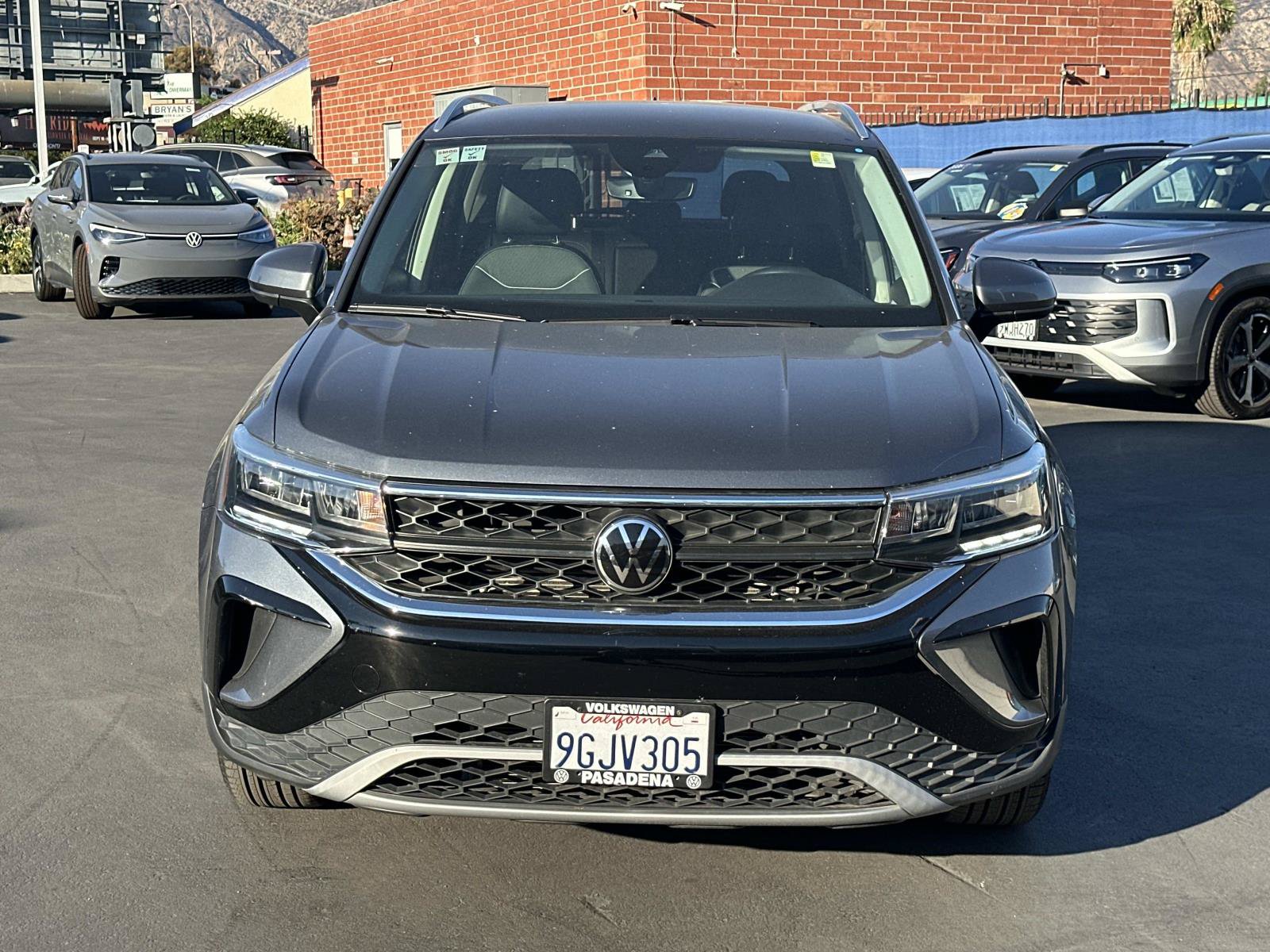Certified 2023 Volkswagen Taos SE FWD image 2