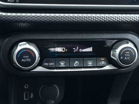 Used 2018 Nissan Kicks SV FWD image 30