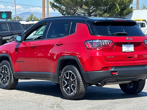 Used 2025 Jeep Compass Trailhawk AWD/4WD image 6