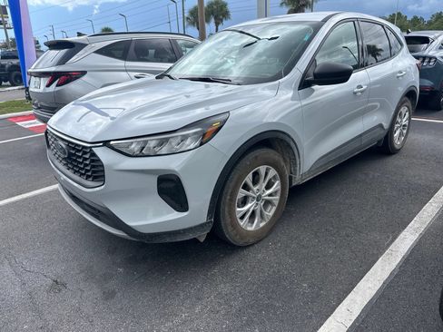 Used 2025 Ford Escape Active FWD image 2