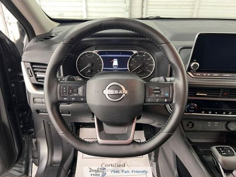 Used 2025 Nissan Rogue SV FWD image 39