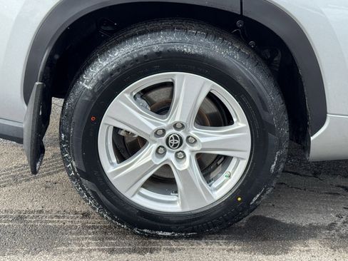 Used 2023 Toyota Highlander L image 38