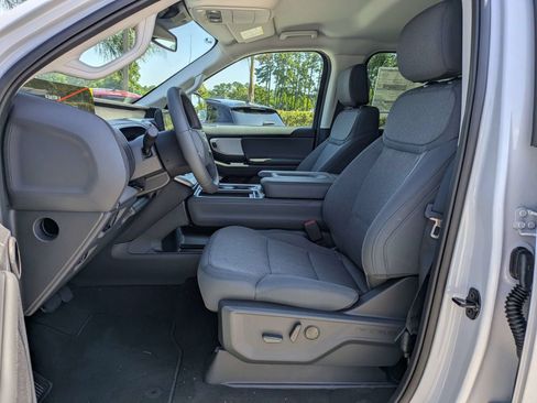 New 2026 Ford Expedition Active RWD image 10