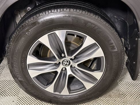 Used 2023 Toyota Highlander XLE image 70