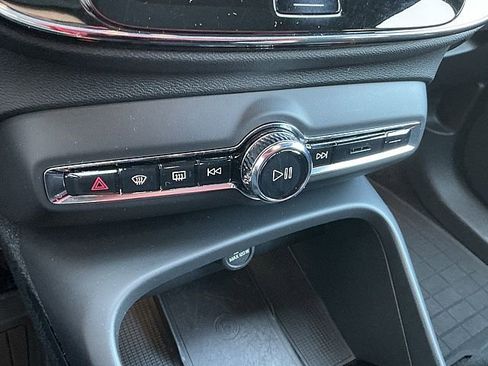 Certified 2023 Volvo XC40 Recharge Ultimate image 25