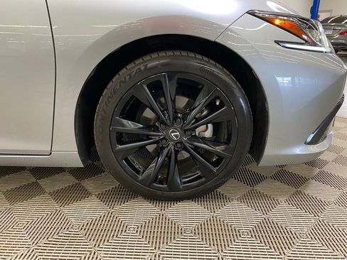 Used 2022 Lexus ES 300h F Sport image 2