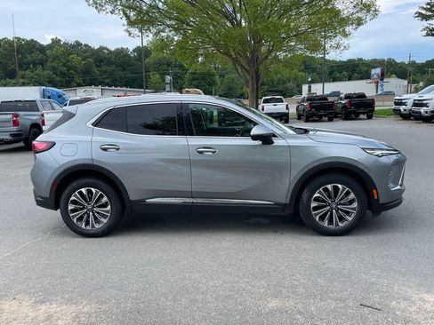 Used 2024 Buick Envision Preferred AWD/4WD image 9