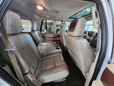 Used 2014 Lincoln Navigator 4WD image 20