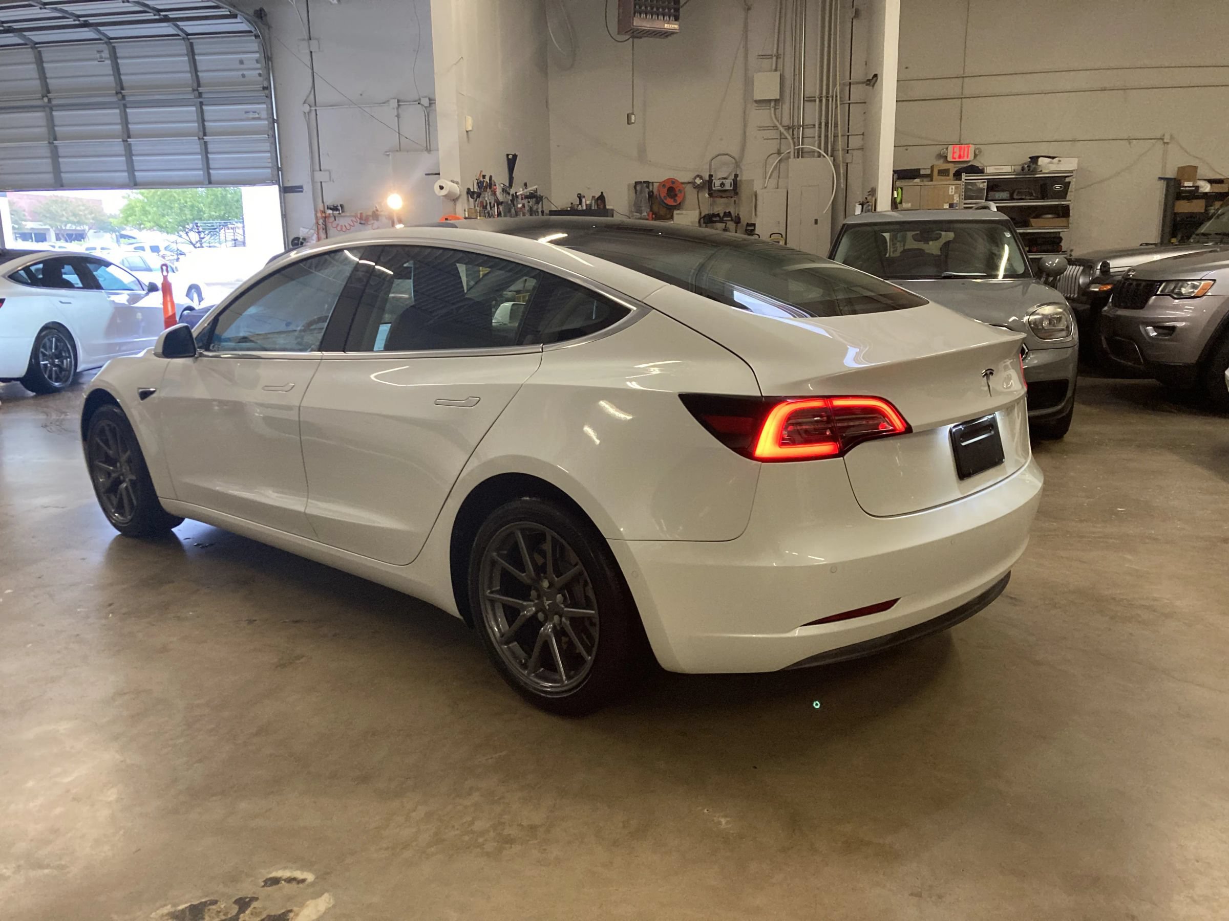 Used 2020 Tesla Model 3 Standard Range Plus RWD image 4