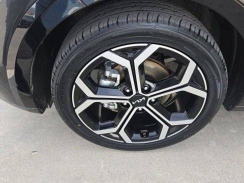 Used 2023 Kia Niro EX Touring image 9