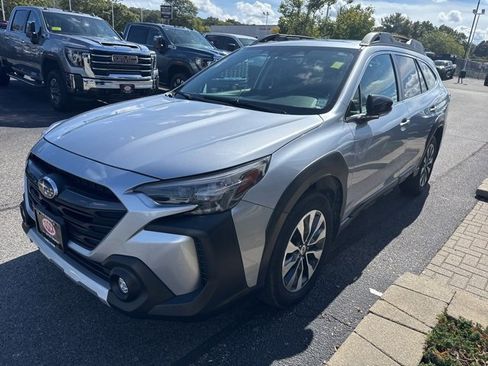 Used 2023 Subaru Outback Limited image 3