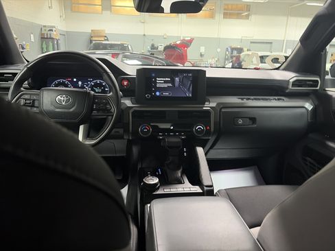 Used 2024 Toyota Tacoma TRD Off-Road image 25